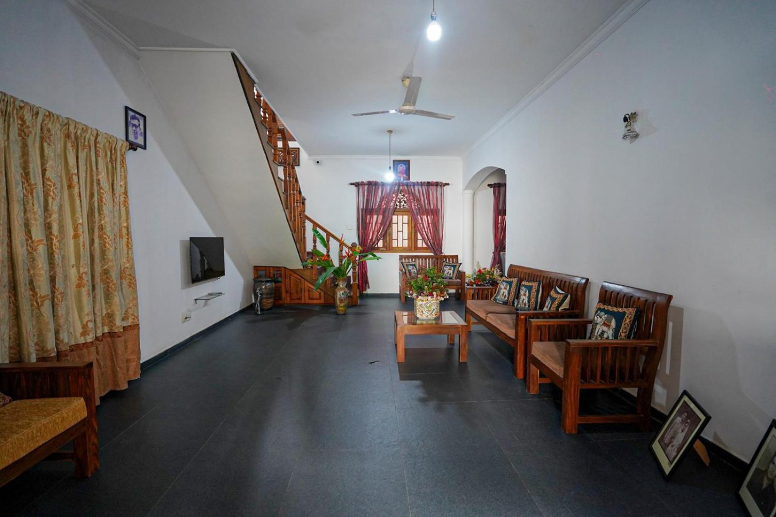 4Ty Two Homestay Ґалле Екстер'єр фото