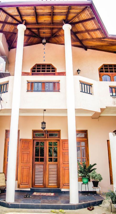 4Ty Two Homestay Ґалле Екстер'єр фото